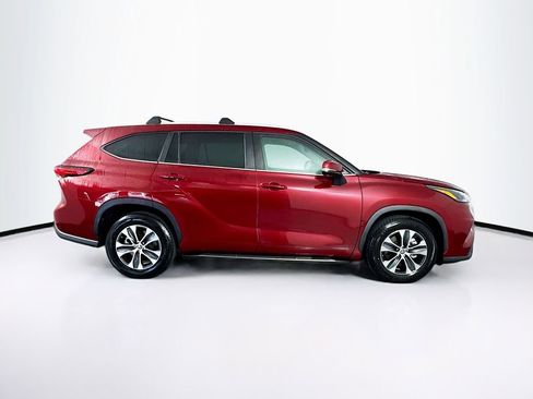 Used 2023 Toyota Highlander XLE image 10