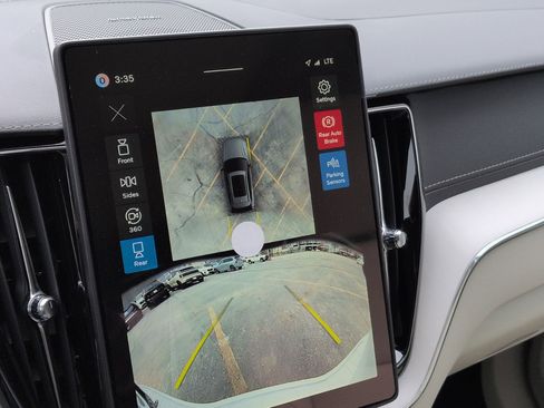 New 2026 Volvo XC60 B5 Ultra w/ Climate Package PRO image 12