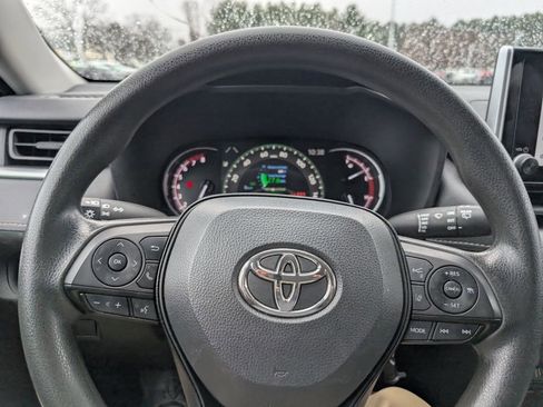 Used 2024 Toyota RAV4 LE image 21