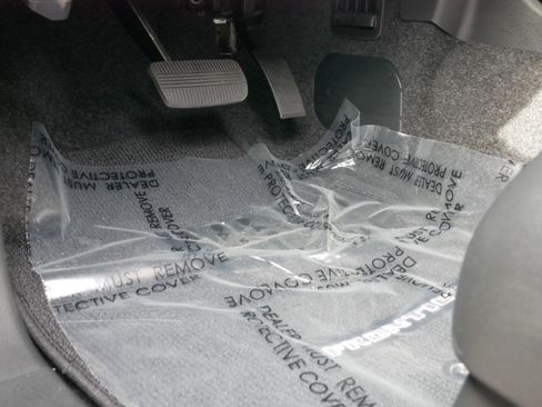 Used 2025 Nissan Frontier SV image 17