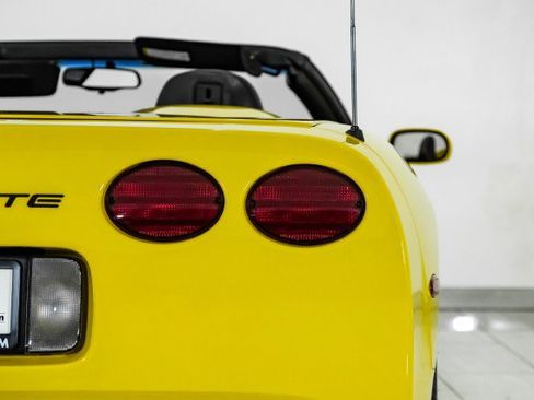 Used 2000 Chevrolet Corvette Convertible w/ Memory Pkg image 37