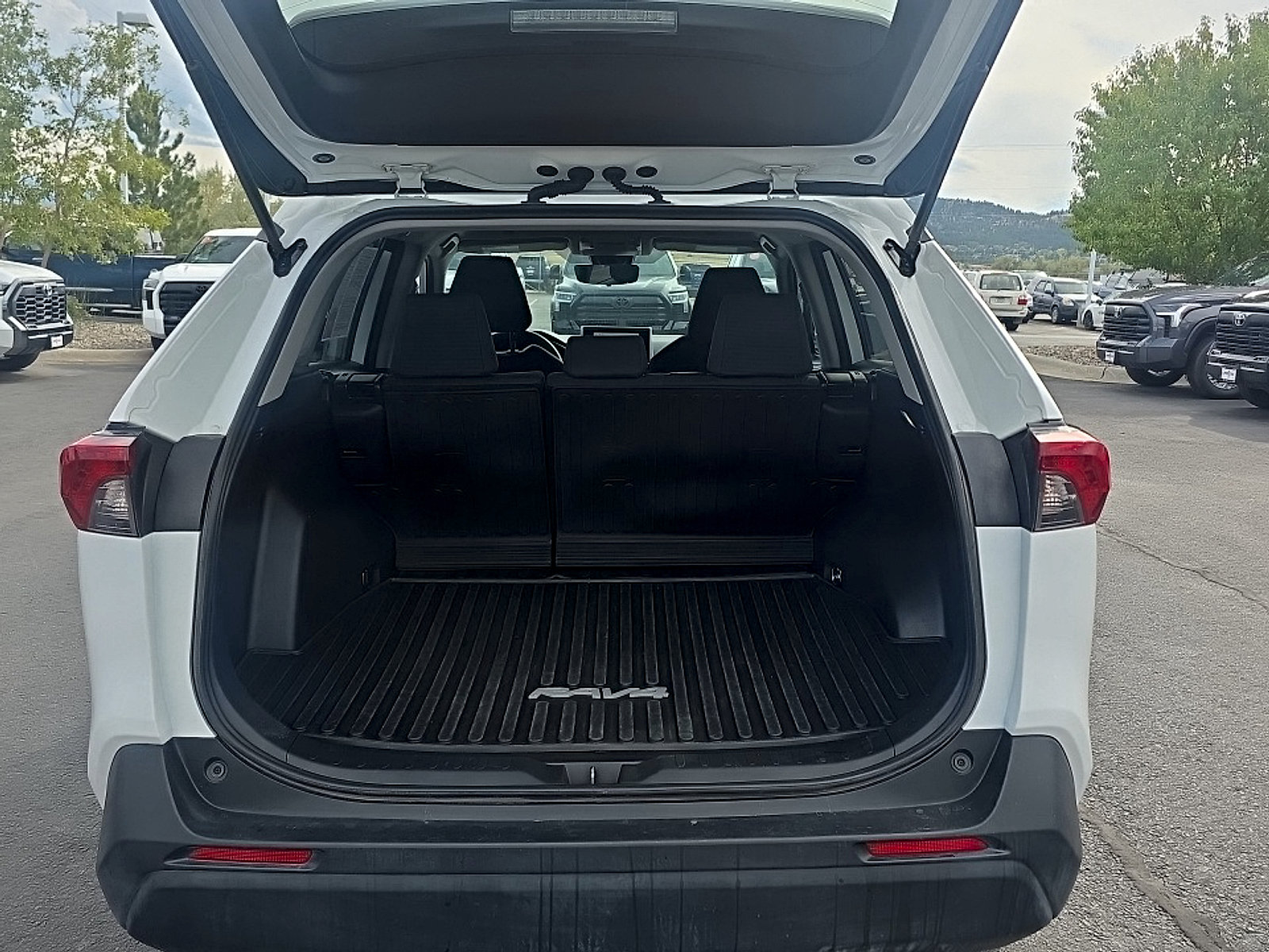 Certified 2024 Toyota RAV4 LE AWD/4WD image 23