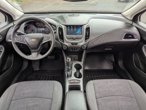 Used 2017 Chevrolet Cruze LT w/ Convenience Package FWD image 22