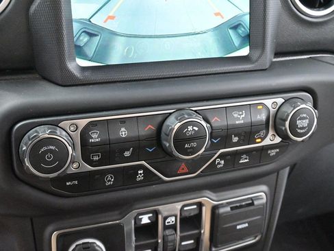 Used 2020 Jeep Gladiator Overland w/ Popular Equipment Package AWD/4WD image 21