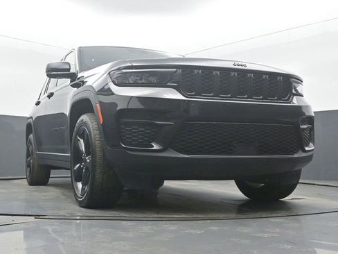 Used 2023 Jeep Grand Cherokee Altitude image 53