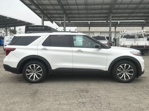 Certified 2022 Ford Explorer ST-Line image 3