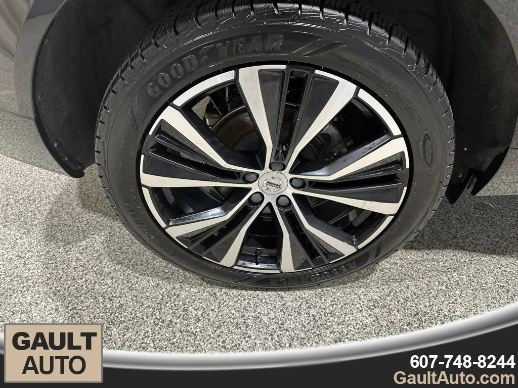 Used 2023 Volvo XC60 B5 Plus AWD/4WD image 21