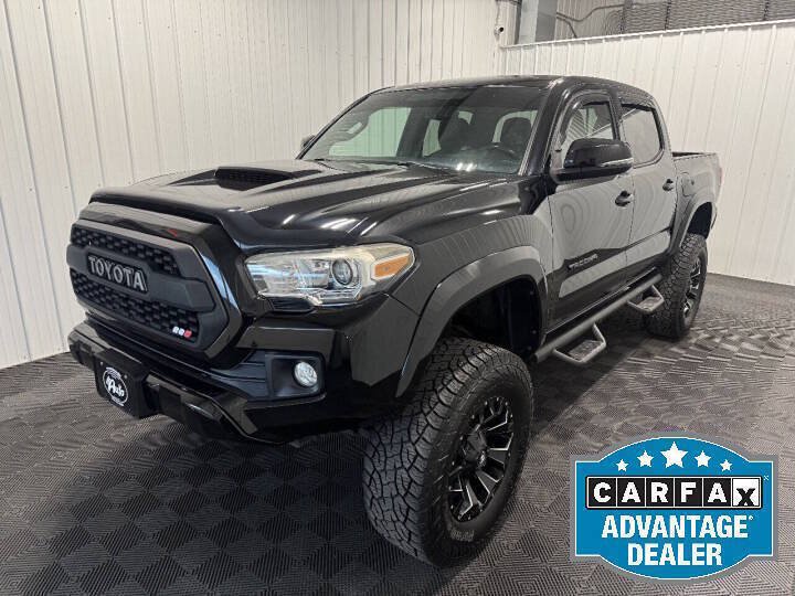 Used 2017 Toyota Tacoma TRD Sport w/ Tow Package AWD/4WD image 1