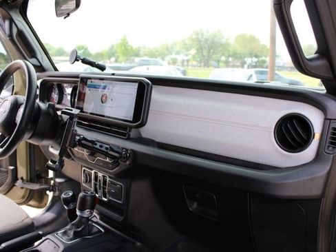 Used 2025 Jeep Wrangler Sport AWD/4WD image 48