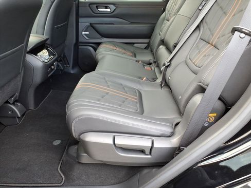 Used 2025 Nissan Armada PRO-4X w/ Pro-4X Premium Package image 12