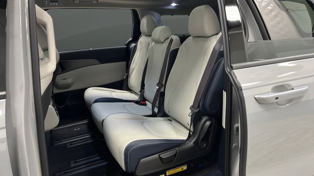 Used 2025 Kia Carnival SX Prestige FWD image 24