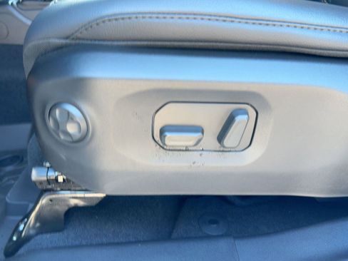 New 2025 Jeep Gladiator Sport image 13