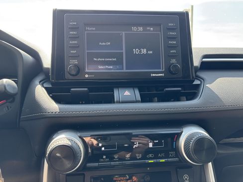 Used 2021 Toyota RAV4 LE AWD/4WD image 17