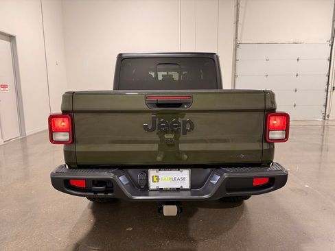 Used 2023 Jeep Gladiator Sport AWD/4WD image 6