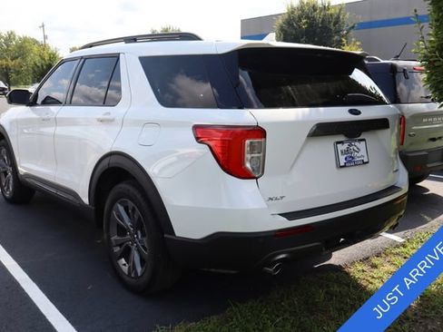 Used 2023 Ford Explorer XLT w/ Equipment Group 202A AWD/4WD image 4