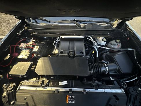 Used 2024 Chevrolet Colorado ZR2 w/ Technology Package image 18