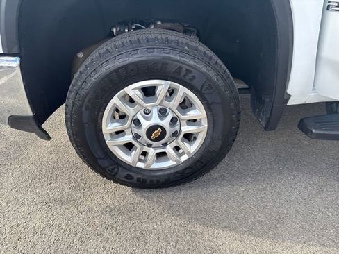 Used 2024 Chevrolet Silverado 2500 LT image 30