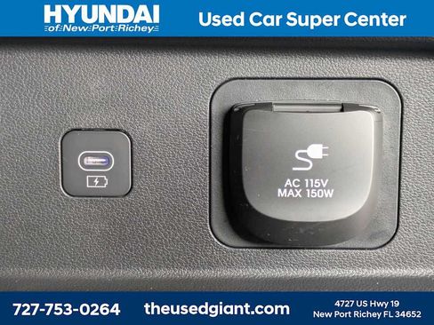 Used 2025 Hyundai Santa Fe Limited FWD image 17