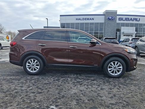 Used 2019 Kia Sorento LX image 8