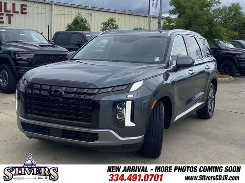 Used 2024 Hyundai Palisade SEL w/ Premium Package FWD image 3