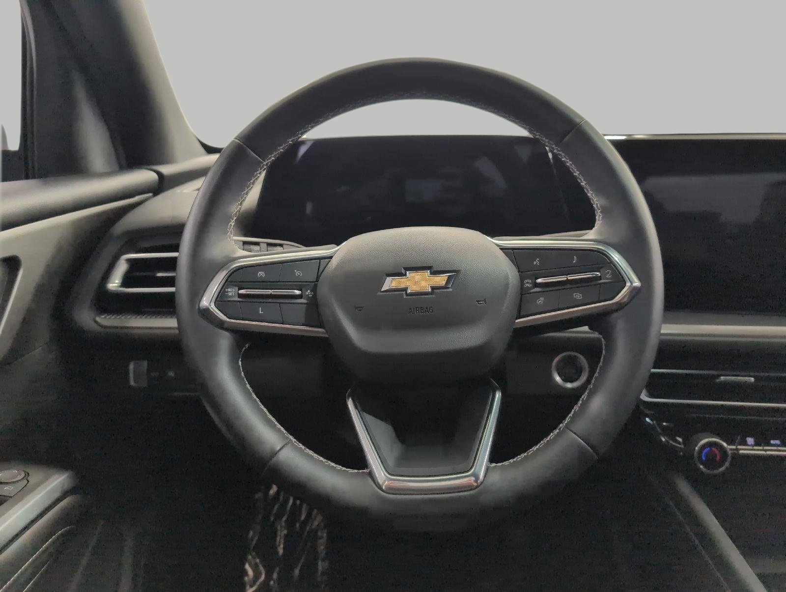 Certified 2024 Chevrolet Traverse LT w/ LPO, Floor Liner Package FWD image 3
