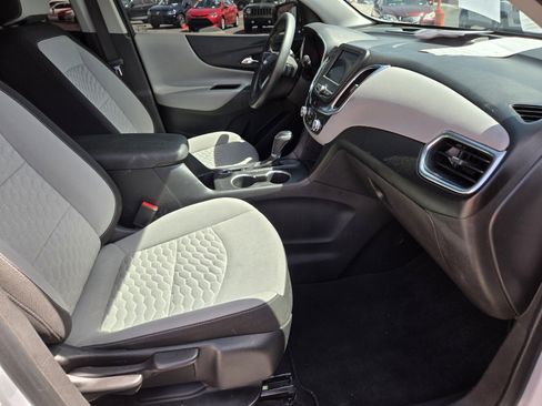 Used 2020 Chevrolet Equinox LS w/ LS Convenience Package FWD image 12
