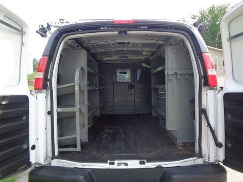Used 2019 Chevrolet Express 3500 w/ Driver Convenience Package RWD image 5