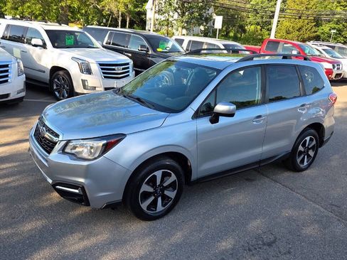 Used 2017 Subaru Forester 2.5i Premium AWD/4WD image 2