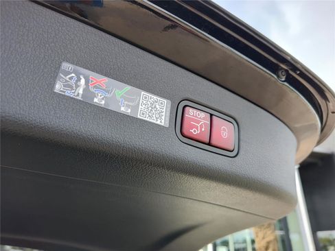 New 2025 Mercedes-Benz GLC 300 image 7