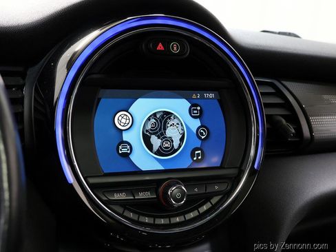 Used 2020 MINI Cooper 4-Door Hardtop w/ Storage Package FWD image 18