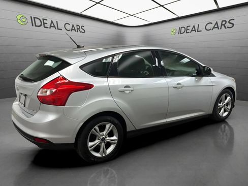 Used 2014 Ford Focus SE w/ SE Winter Package FWD image 5