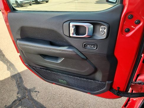 Used 2023 Jeep Wrangler Unlimited Sahara image 14