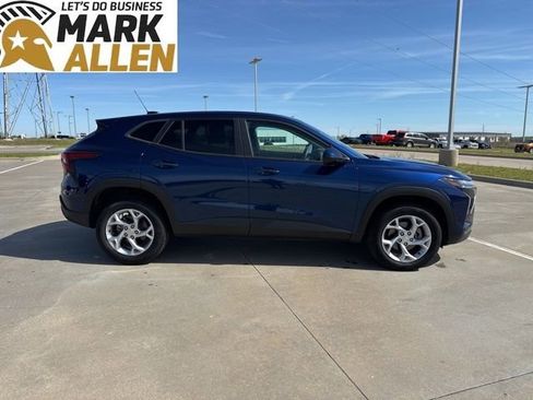 Used 2024 Chevrolet Trax LS w/ LS Convenience Package image 6