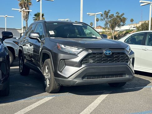 Used 2024 Toyota RAV4 LE AWD/4WD image 2