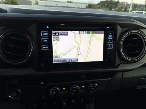 Used 2019 Toyota Tacoma TRD Sport w/ Technology Package RWD image 24