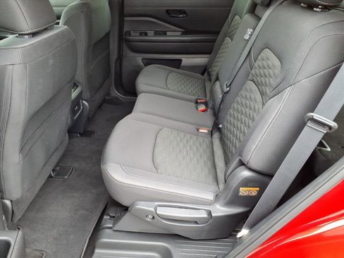 Used 2024 Nissan Pathfinder SV image 21