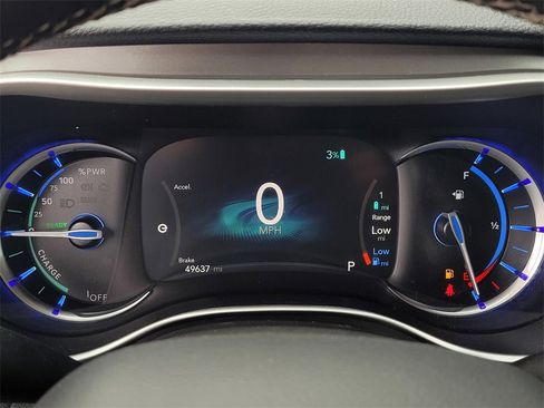 Used 2022 Chrysler Pacifica Touring-L image 25