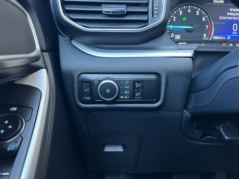 Used 2024 Ford Explorer XLT w/ Equipment Group 202A AWD/4WD image 27