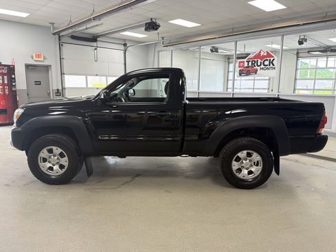 Used 2014 Toyota Tacoma 4x4 Regular Cab image 5