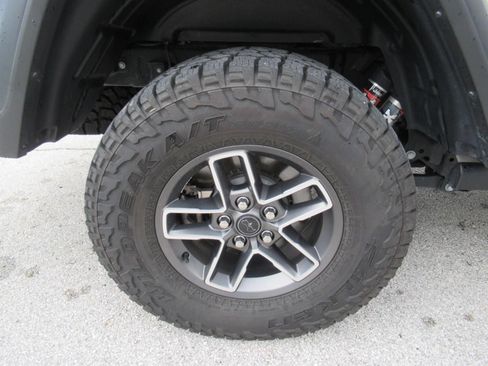 Used 2026 Jeep Gladiator Mojave AWD/4WD image 9