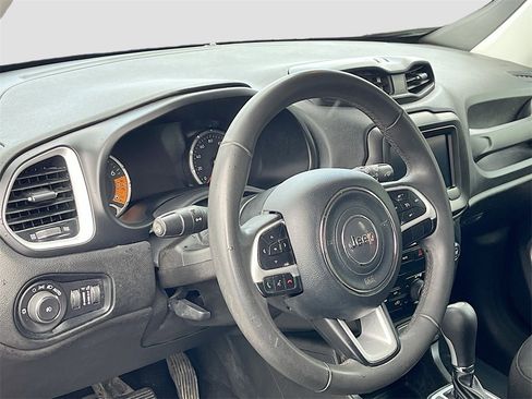 Used 2021 Jeep Renegade Latitude image 9