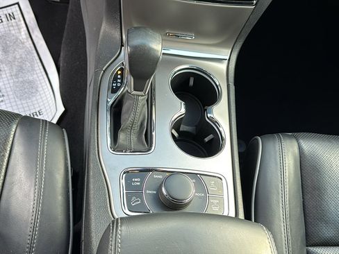 Used 2019 Jeep Grand Cherokee Overland image 22