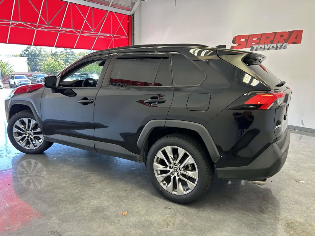Used 2021 Toyota RAV4 XLE Premium FWD image 6