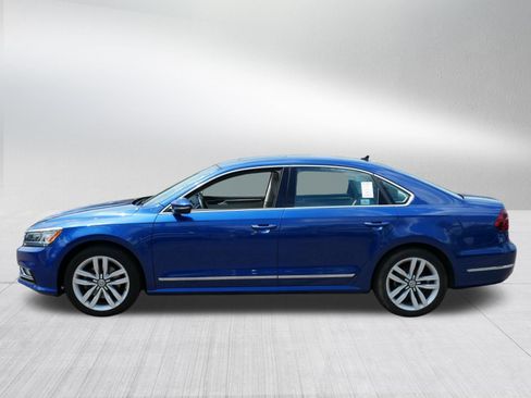 Used 2017 Volkswagen Passat 1.8T SEL Premium FWD image 4