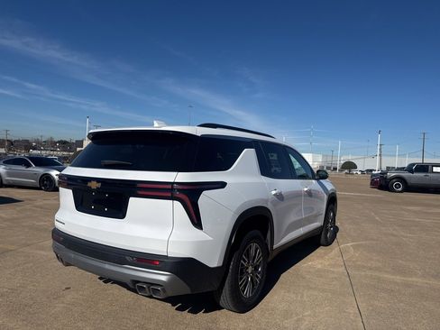 Used 2025 Chevrolet Traverse LT image 20