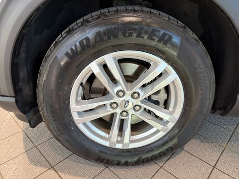 Used 2022 Ford Explorer XLT image 9