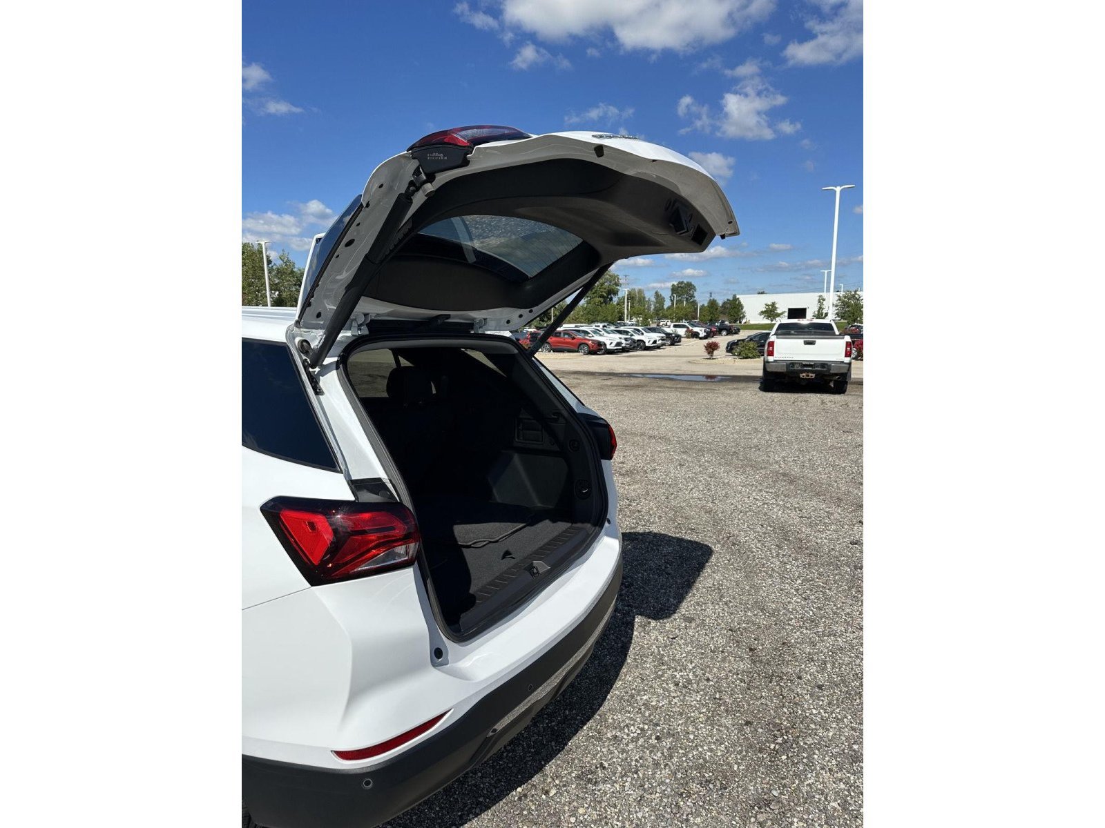 Used 2024 Chevrolet Equinox LT FWD image 28