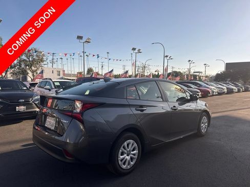 Used 2022 Toyota Prius LE FWD image 5