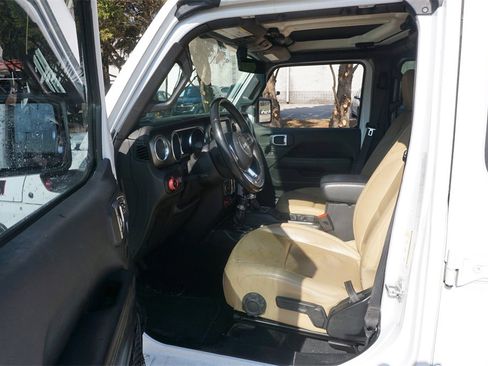 Used 2018 Jeep Wrangler Unlimited Rubicon image 2