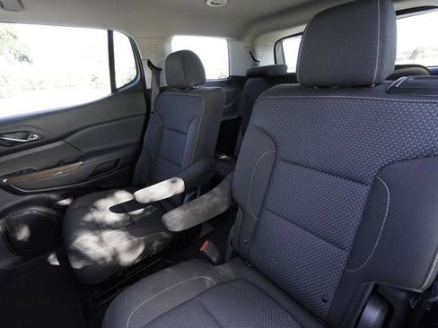 Used 2023 GMC Acadia SLE image 30